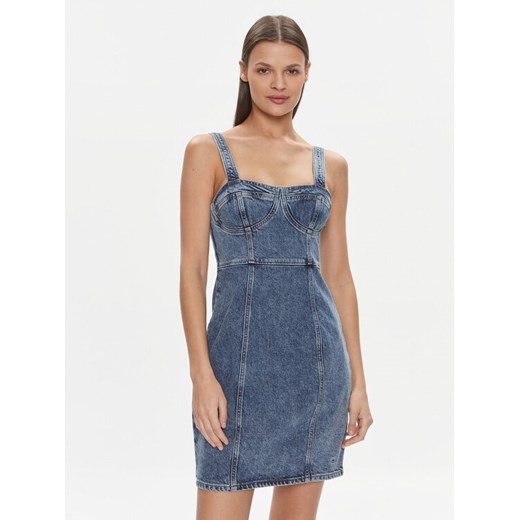 Tommy Jeans Sukienka jeansowa DW0DW17054 Niebieski Slim Fit ze sklepu MODIVO w kategorii Sukienki - zdjęcie 182681899
