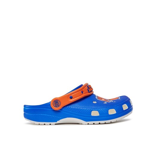 Crocs Klapki Crocs Classic Nba New York Knicks Clog 208862 Biały ze sklepu MODIVO w kategorii Klapki męskie - zdjęcie 182682876