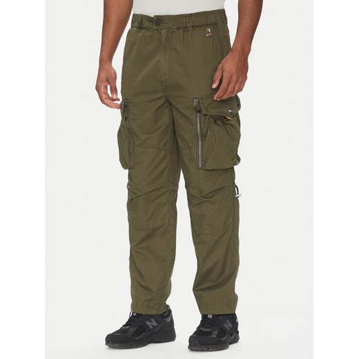 Parajumpers Spodnie materiałowe Baste 25SMPMPATW06 Zielony Regular Fit ze sklepu MODIVO w kategorii Spodnie męskie - zdjęcie 182683345
