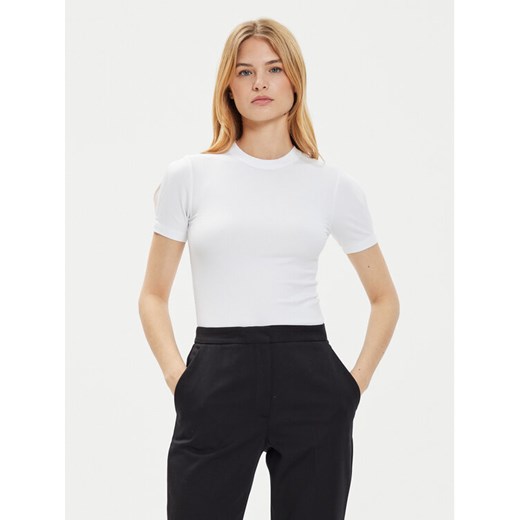 Calvin Klein T-Shirt K20K207322 Biały Slim Fit ze sklepu MODIVO w kategorii Bluzki damskie - zdjęcie 182683615