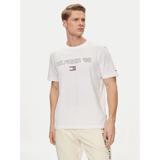 Tommy Hilfiger T-Shirt 85' MW0MW34427 Biały Regular Fit ze sklepu MODIVO w kategorii T-shirty męskie - zdjęcie 182684767