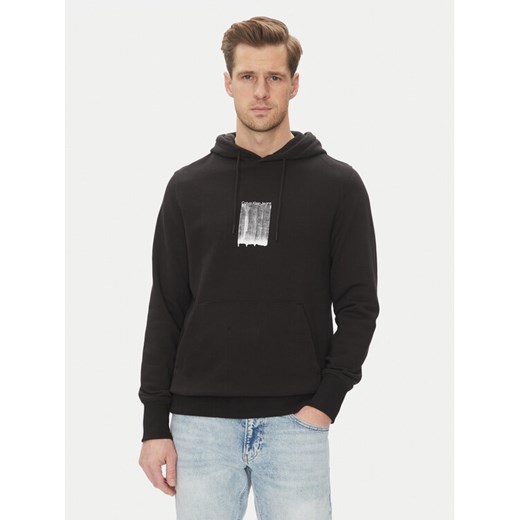 Calvin Klein Jeans Bluza Brush Stroke J30J327525 Czarny Regular Fit ze sklepu MODIVO w kategorii Bluzy męskie - zdjęcie 182685245