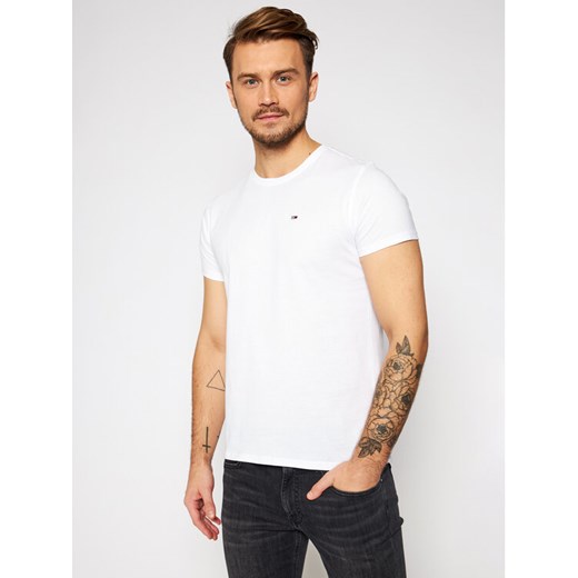 Tommy Jeans T-Shirt DM0DM04411 Biały Slim Fit ze sklepu MODIVO w kategorii T-shirty męskie - zdjęcie 182685637