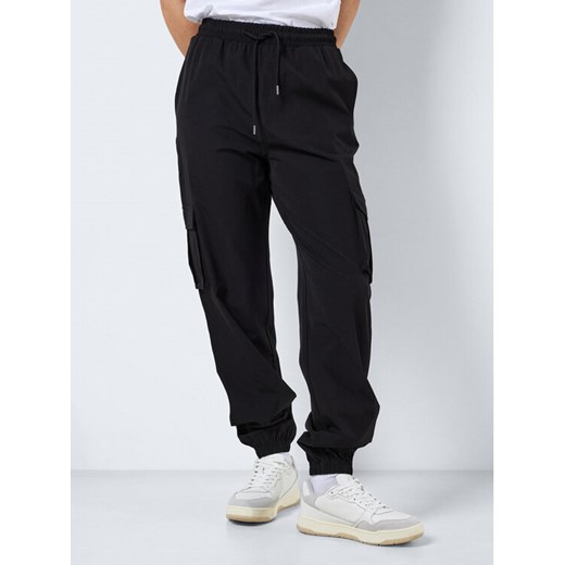 Noisy May Joggery Kirby 27026174 Czarny Cargo Fit ze sklepu MODIVO w kategorii Spodnie damskie - zdjęcie 182685747