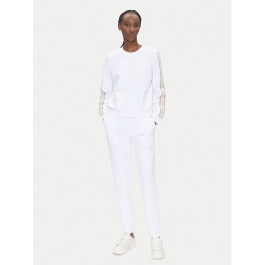 EA7 Emporio Armani Dres 7W000283 AF12501 U0002 Biały Regular Fit ze sklepu MODIVO w kategorii Dresy damskie - zdjęcie 182685776