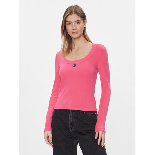 Tommy Jeans Bluzka Tjw Slim Badge Rib Tee Ls DW0DW17397 Różowy Slim Fit ze sklepu MODIVO w kategorii Bluzki damskie - zdjęcie 182686729