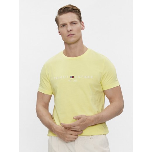 Tommy Hilfiger T-Shirt Tommy Logo Tee MW0MW11797 Żółty Regular Fit ze sklepu MODIVO w kategorii T-shirty męskie - zdjęcie 182686917