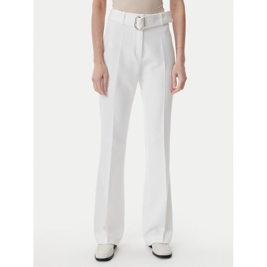 HUGO Spodnie materiałowe 50537602 Biały Flare Fit ze sklepu MODIVO w kategorii Spodnie damskie - zdjęcie 182688489