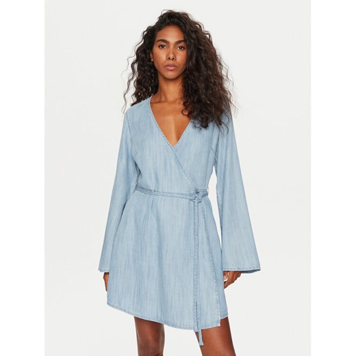 Guess Sukienka codzienna W2YK67 D22S5 Błękitny Relaxed Fit ze sklepu MODIVO w kategorii Sukienki - zdjęcie 182689607