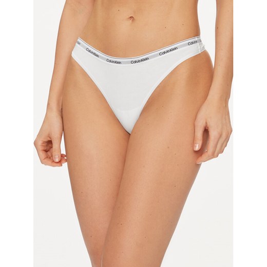 Calvin Klein Underwear Stringi 000QD5043E Biały ze sklepu MODIVO w kategorii Majtki damskie - zdjęcie 182689669