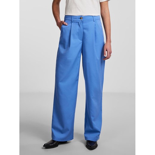Pieces Spodnie materiałowe Thelma 17137934 Niebieski Relaxed Fit ze sklepu MODIVO w kategorii Spodnie damskie - zdjęcie 182689785