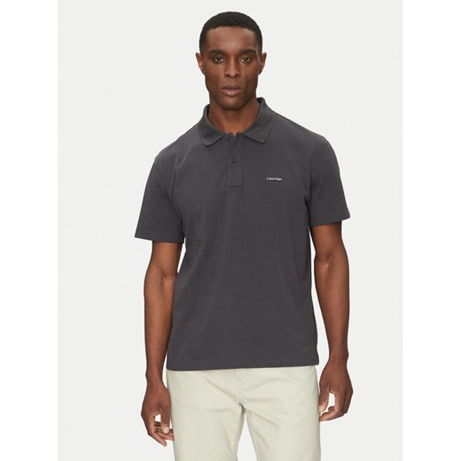 Calvin Klein Jeans Polo J30J327534 Szary Regular Fit ze sklepu MODIVO w kategorii T-shirty męskie - zdjęcie 182690479