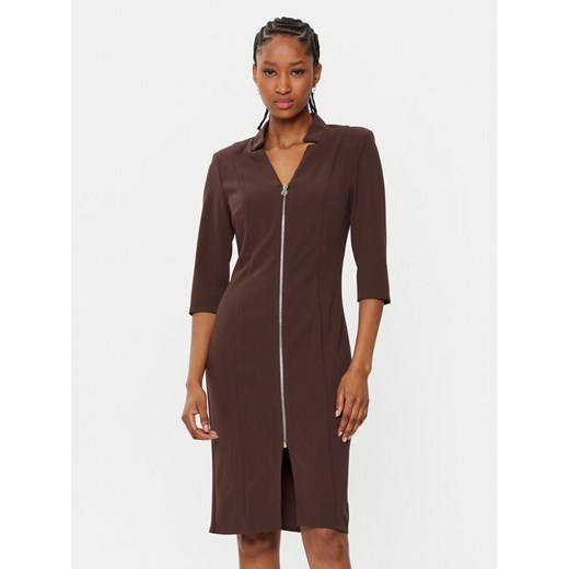 Rinascimento Sukienka koktajlowa CFC0121893003 Brązowy Slim Fit ze sklepu MODIVO w kategorii Sukienki - zdjęcie 182690558