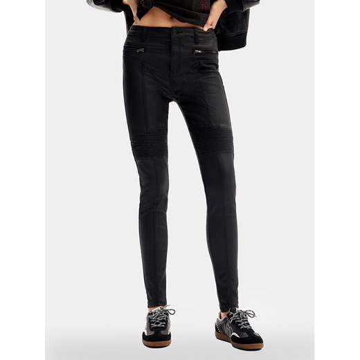Desigual Spodnie z imitacji skóry Oslo 24SWPW26 Czarny Slim Fit ze sklepu MODIVO w kategorii Spodnie damskie - zdjęcie 182690766