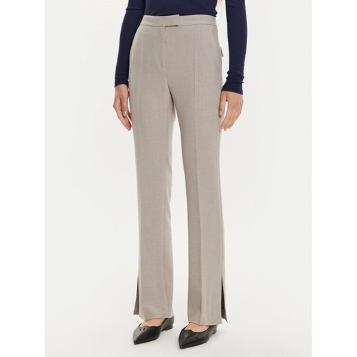 Boss Spodnie materiałowe Tubeka4 50518860 Szary Slim Fit ze sklepu MODIVO w kategorii Spodnie damskie - zdjęcie 182691489