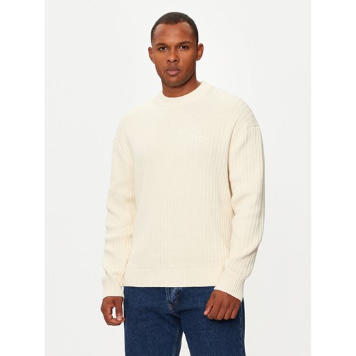 Calvin Klein Jeans Sweter J30J326193 Écru Regular Fit ze sklepu MODIVO w kategorii Swetry męskie - zdjęcie 182691599