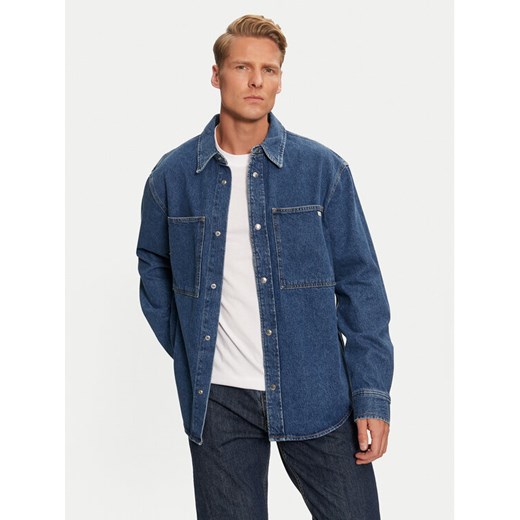 Calvin Klein Jeans Koszula jeansowa J30J326836 Niebieski Regular Fit ze sklepu MODIVO w kategorii Koszule męskie - zdjęcie 182692227