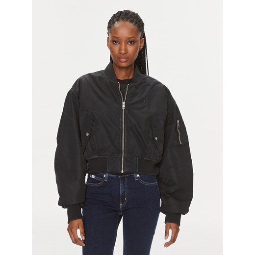 Calvin Klein Jeans Kurtka bomber J20J221378 Czarny Relaxed Fit ze sklepu MODIVO w kategorii Kurtki damskie - zdjęcie 182692448
