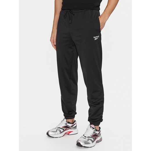 Reebok Spodnie dresowe Vector 100063237 Czarny Regular Fit ze sklepu MODIVO w kategorii Spodnie męskie - zdjęcie 182693665