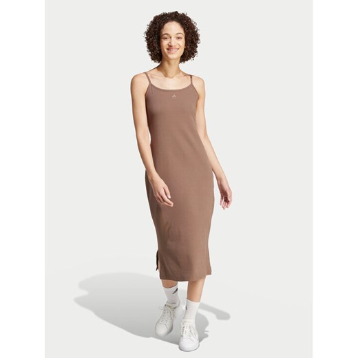 adidas Sukienka codzienna ALL SZN IX3795 Brązowy Slim Fit ze sklepu MODIVO w kategorii Sukienki - zdjęcie 182693845