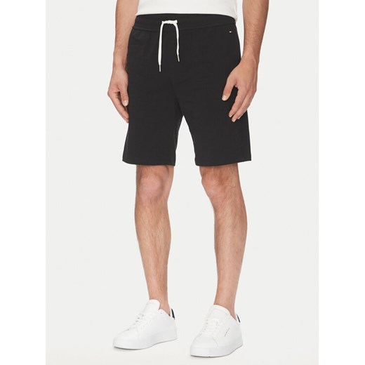 Tommy Hilfiger Szorty sportowe UM0UM03364 Czarny Regular Fit ze sklepu MODIVO w kategorii Spodenki męskie - zdjęcie 182695856