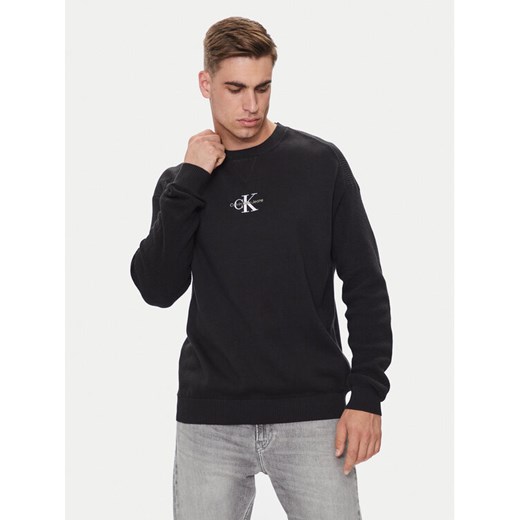 Calvin Klein Jeans Sweter Monologo J30J325671 Czarny Regular Fit ze sklepu MODIVO w kategorii Swetry męskie - zdjęcie 182696099