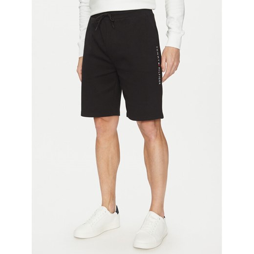 Tommy Hilfiger Szorty sportowe UM0UM03452 Czarny Regular Fit ze sklepu MODIVO w kategorii Spodenki męskie - zdjęcie 182696997