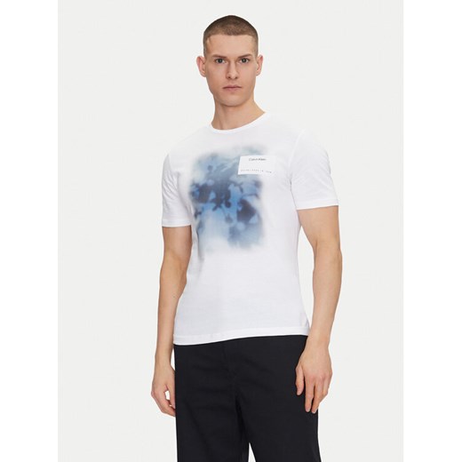 Calvin Klein T-Shirt Photo Print K10K114157 Biały Regular Fit ze sklepu MODIVO w kategorii T-shirty męskie - zdjęcie 182697419
