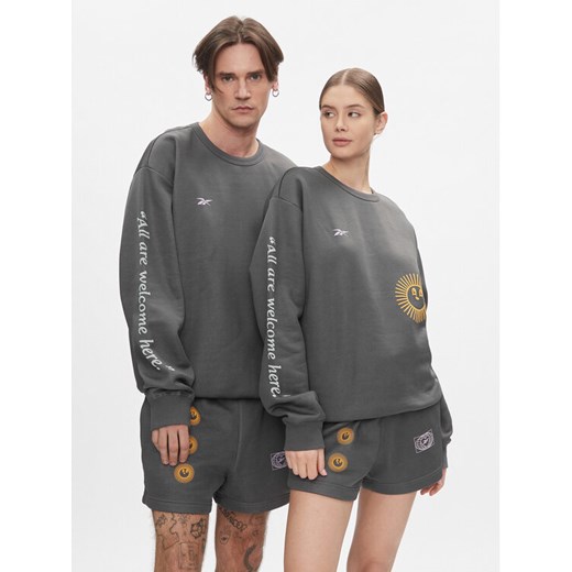 Reebok Bluza Classics Good Vibes Crew Sweatshirt HT6117 Szary ze sklepu MODIVO w kategorii Bluzy męskie - zdjęcie 182697948