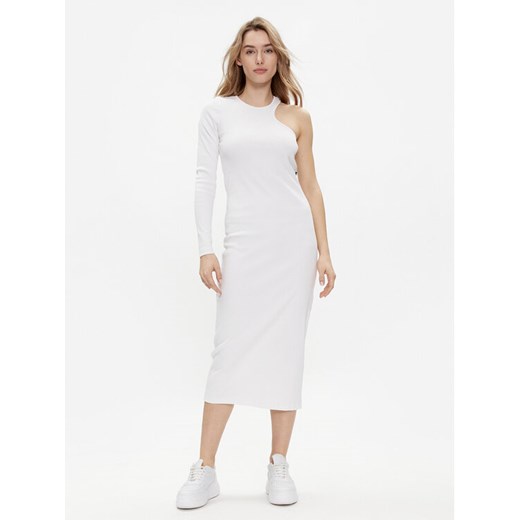 Replay Sukienka dzianinowa W9074.000.23587 Biały Slim Fit ze sklepu MODIVO w kategorii Sukienki - zdjęcie 182698178