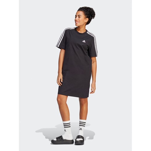 adidas Sukienka codzienna Essentials 3-Stripes Single Jersey Boyfriend Tee Dress HR4923 Czarny Loose Fit ze sklepu MODIVO w kategorii Sukienki - zdjęcie 182699106