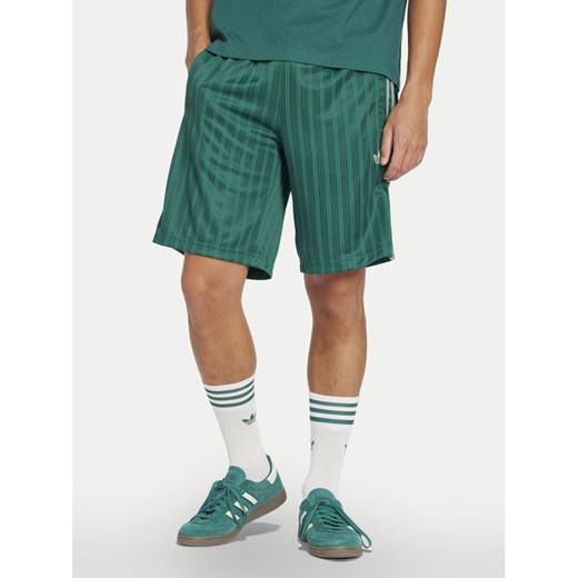 adidas Szorty sportowe adicolor JP1031 Zielony Regular Fit ze sklepu MODIVO w kategorii Spodenki męskie - zdjęcie 182699415