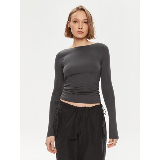 Gina Tricot Bluzka 21146 Szary Slim Fit ze sklepu MODIVO w kategorii Bluzki damskie - zdjęcie 182700765