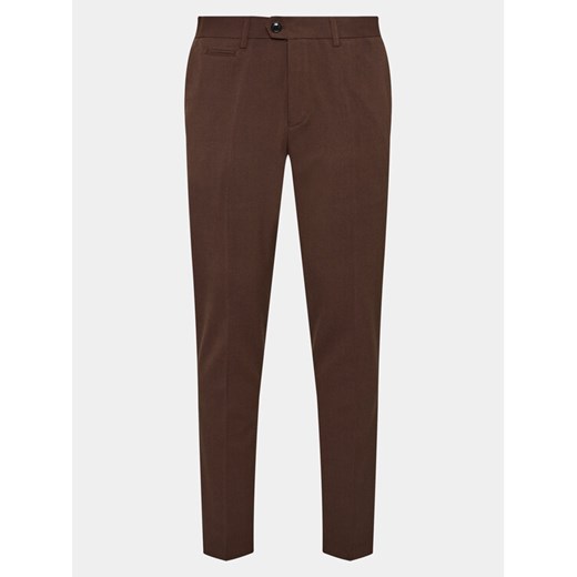 Lindbergh Chinosy 30-01011 Bordowy Slim Fit ze sklepu MODIVO w kategorii Spodnie męskie - zdjęcie 182700838