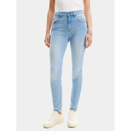 Desigual Jeansy Delaware 24SWDD26 Błękitny Slim Fit ze sklepu MODIVO w kategorii Jeansy damskie - zdjęcie 182701086