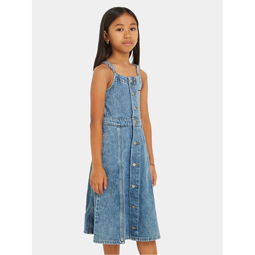Calvin Klein Jeans Sukienka jeansowa IG0IG02397 D Niebieski Regular Fit ze sklepu MODIVO w kategorii Sukienki dziewczęce - zdjęcie 182702218