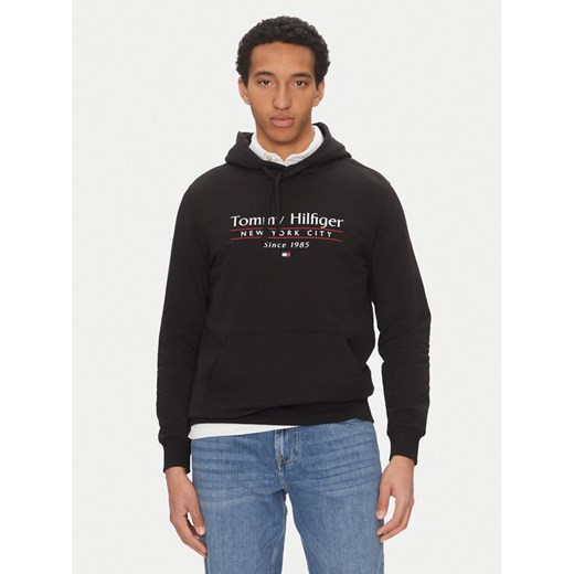 Tommy Hilfiger Bluza Center Stack MW0MW38672 Czarny Regular Fit ze sklepu MODIVO w kategorii Bluzy męskie - zdjęcie 182702658