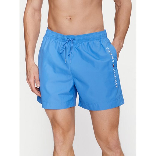Tommy Hilfiger Szorty kąpielowe UM0UM03258 Niebieski Regular Fit ze sklepu MODIVO w kategorii Kąpielówki - zdjęcie 182703755
