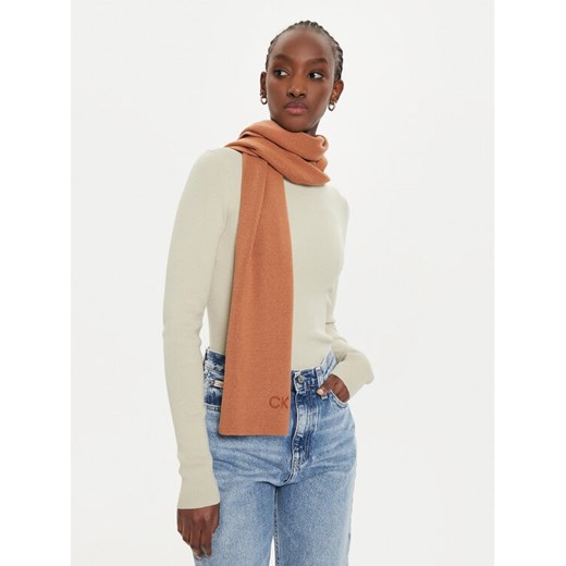 Calvin Klein Szalik Embroidery Fine K60K612601 Brązowy ze sklepu MODIVO w kategorii Szaliki i chusty damskie - zdjęcie 182703787