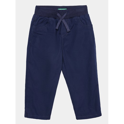 United Colors Of Benetton Joggery 4TV6GE00J Granatowy Relaxed Fit ze sklepu MODIVO w kategorii Spodnie chłopięce - zdjęcie 182704245