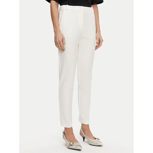 PINKO Spodnie materiałowe 100155 A1L4 Z05 Biały Regular Fit ze sklepu MODIVO w kategorii Spodnie damskie - zdjęcie 182704787