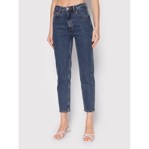 Guess Jeansy W2YA21 D4NH5 Niebieski Mom Fit ze sklepu MODIVO w kategorii Jeansy damskie - zdjęcie 182705427