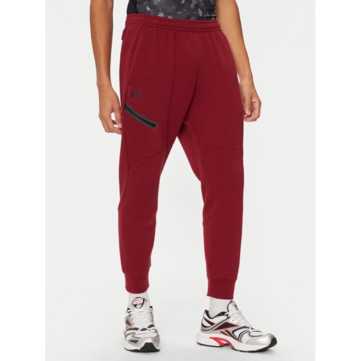 Under Armour Spodnie dresowe UA Unstoppable 1389353 Czerwony Regular Fit ze sklepu MODIVO w kategorii Spodnie męskie - zdjęcie 182705438