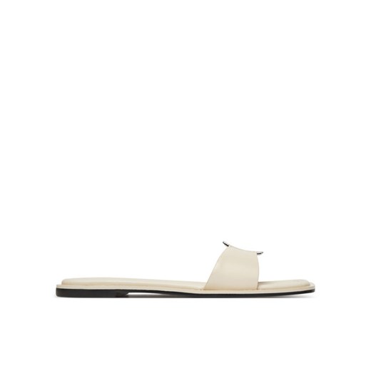 Calvin Klein Klapki Flat Slide W/Ck Hw Big - Lth HW0HW02482 Écru ze sklepu MODIVO w kategorii Klapki damskie - zdjęcie 182705897