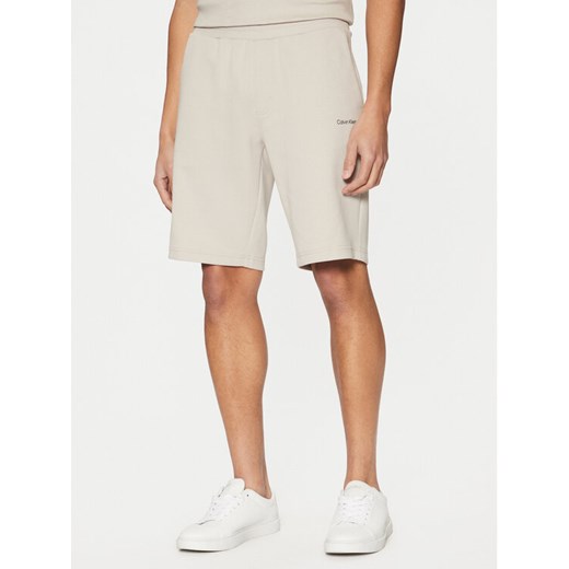 Calvin Klein Szorty sportowe Micro Logo K10K111208 Beżowy Regular Fit ze sklepu MODIVO w kategorii Spodenki męskie - zdjęcie 182707557