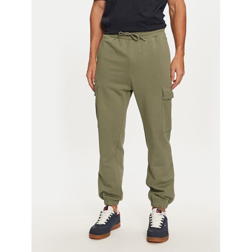 Jack&Jones Spodnie dresowe Kane 12263074 Zielony Relaxed Fit ze sklepu MODIVO w kategorii Spodnie męskie - zdjęcie 182708176