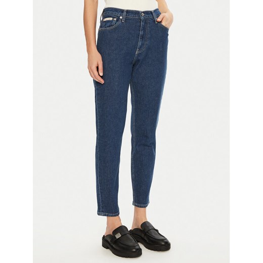 Calvin Klein Jeans Jeansy J20J224520 Granatowy Mom Fit ze sklepu MODIVO w kategorii Jeansy damskie - zdjęcie 182708347