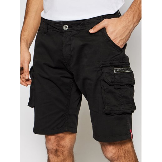 Alpha Industries Szorty materiałowe Crew 176203 Czarny Slim Fit ze sklepu MODIVO w kategorii Spodenki męskie - zdjęcie 182708765