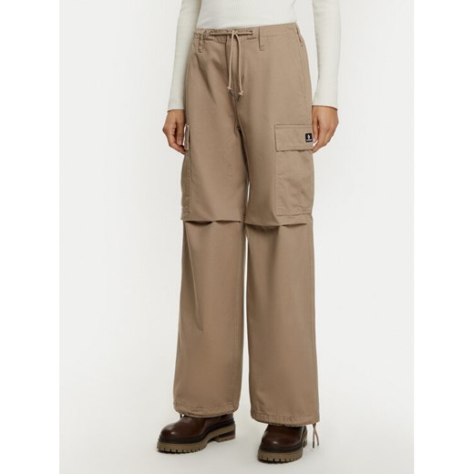 Converse Spodnie materiałowe 10026957-A03 Beżowy Relaxed Fit ze sklepu MODIVO w kategorii Spodnie damskie - zdjęcie 182709076