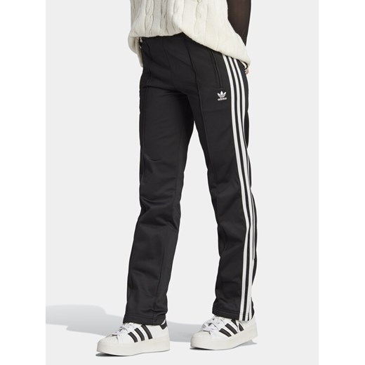 adidas Spodnie dresowe adicolor Classics Firebird IL8763 Czarny Regular Fit ze sklepu MODIVO w kategorii Spodnie damskie - zdjęcie 182709175
